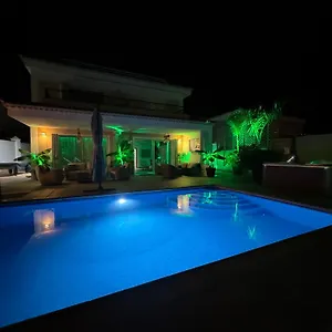 https://self-catering-luxury-villa-in-the-beautiful-area-of.in-canary-islands.com